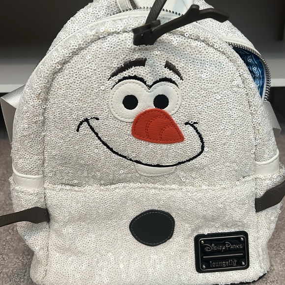 Olaf loungefly backpack - Picture 2 of 4
